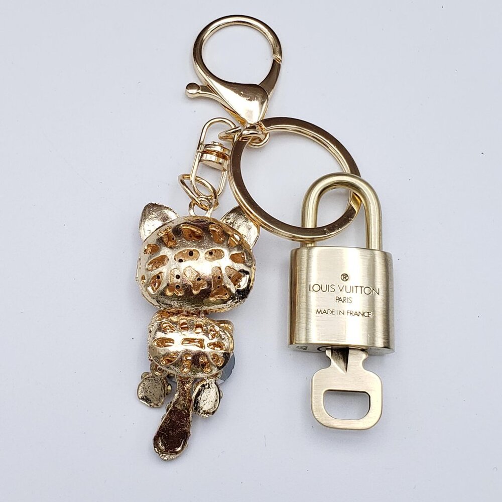 LV Gold Padlock 🔑 Authentic Louis Vuitton Charm + Unbranded Cat Keychain - Picture 5 of 10